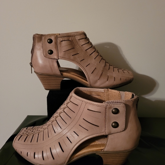 Earth Shoes - Peep toe ankle booties by Earth